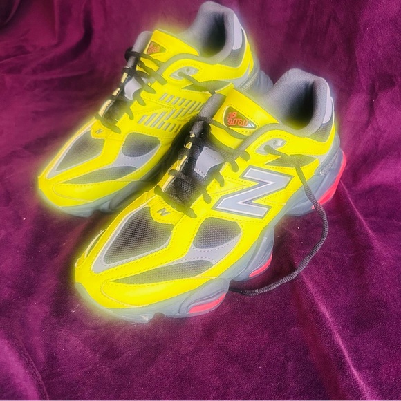 New Balance 9060 Neon Yellow Black Tea Tree Men's Size 9.5 - Picture 1 of 5